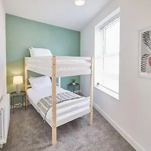 Huge With Stunning Seaviews - Sleeps 16! Holiday home Redcar